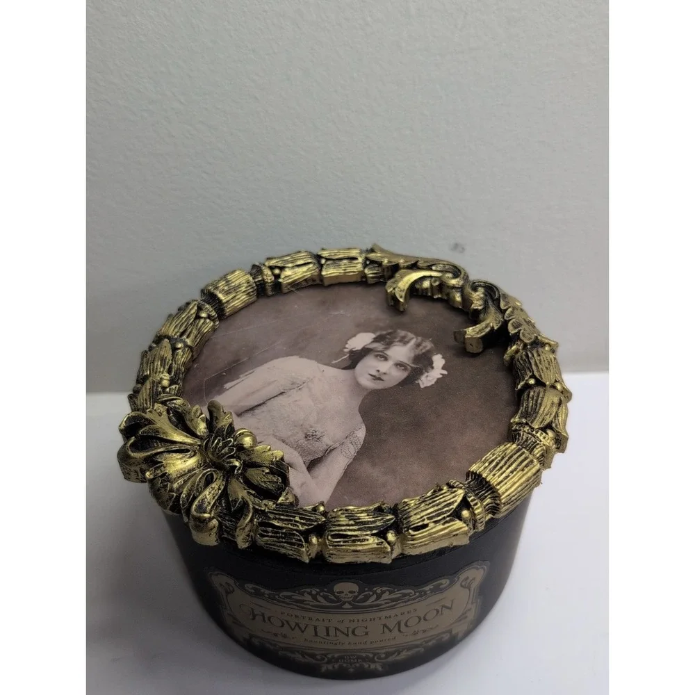 DW Homes Halloween Portrait Of Nightmare Howling 3-Wick Richley‎ Scented Candle